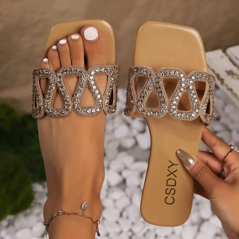 

Luxury Design Women Rhinestone Summer Flat Heels Slippers Outdoor Trend Ladies Slides Glitter Female Beach Slippers