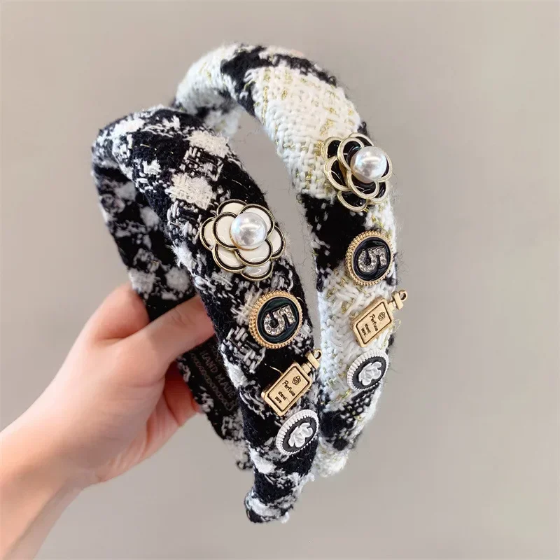 

Black White Camellia Embroidery Women Hairband Hair Hoop 2024 New Autumn Winter French Fashion Woolen Weave Padded Headband