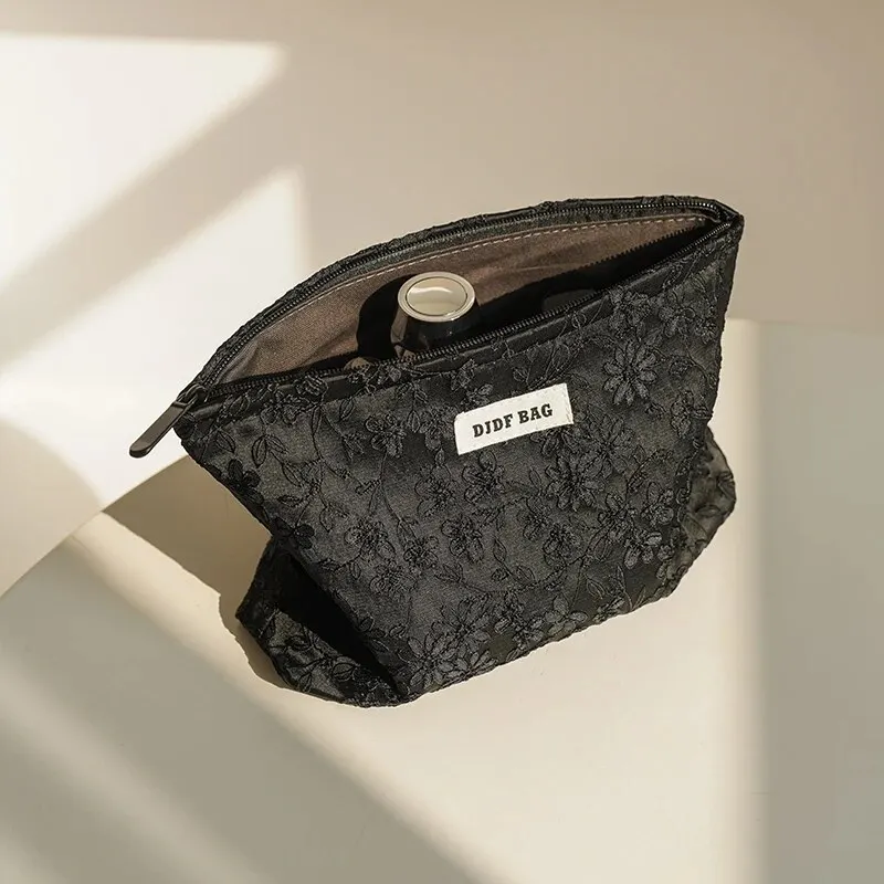 Borsa per il trucco da donna Borsa per il trucco con ricamo nero di grande capacità per rossetto Borsa per cellulare Pochette per pendolari Borsa da toilette da viaggio