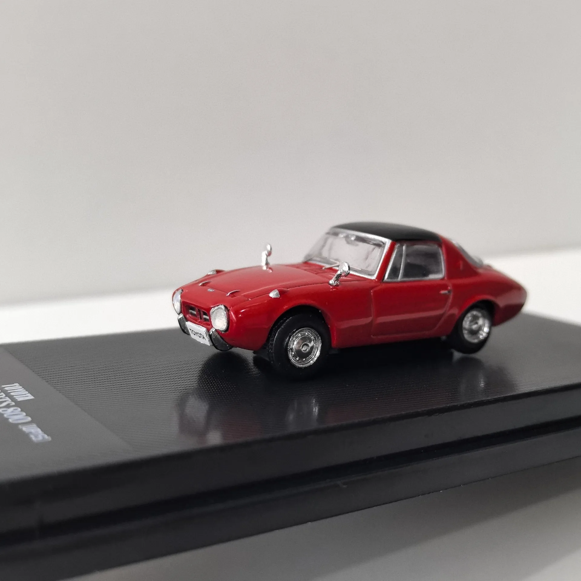 

Коробка с треснувшими под давлением DEA масштаб 1/64 TOYOTA SPORTS 800 UP15 1965 Toyota модель автомобиля из сплава Коллекционная игрушка в подарок сувенирный дисплей