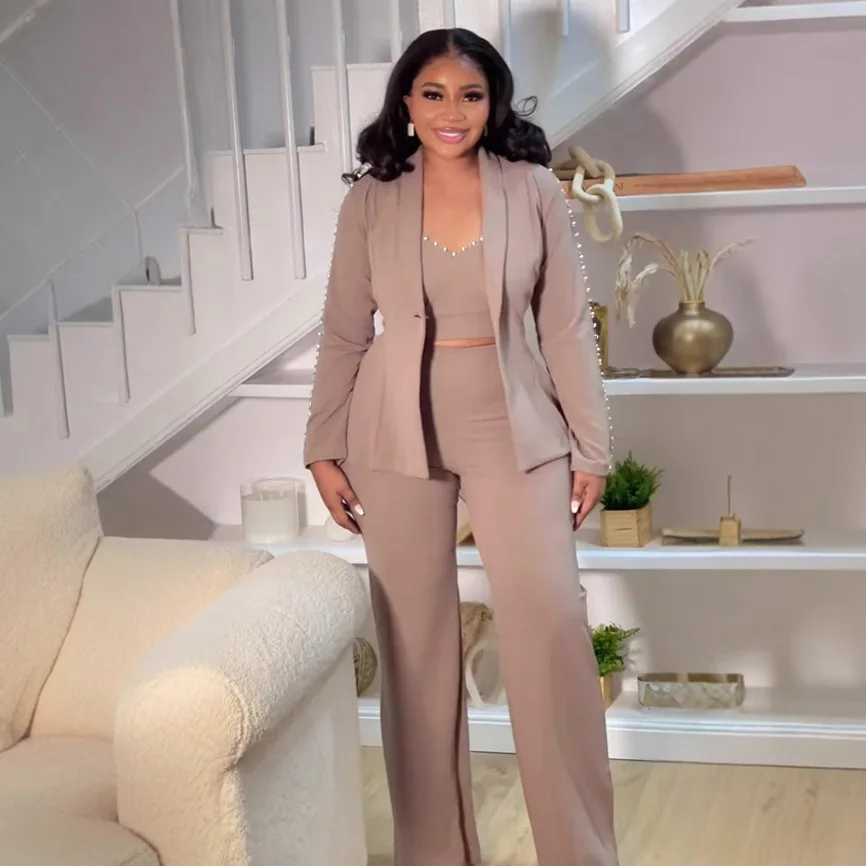 

Women's Three-Piece Suit Set Elegant Pearl Lapel Fashionable And Stylish 2025 New Arrival