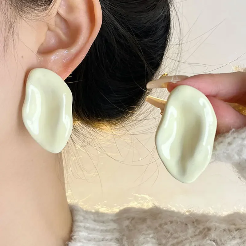 

Retro Fashion Versatile White Black Coffee Shaped Earrings