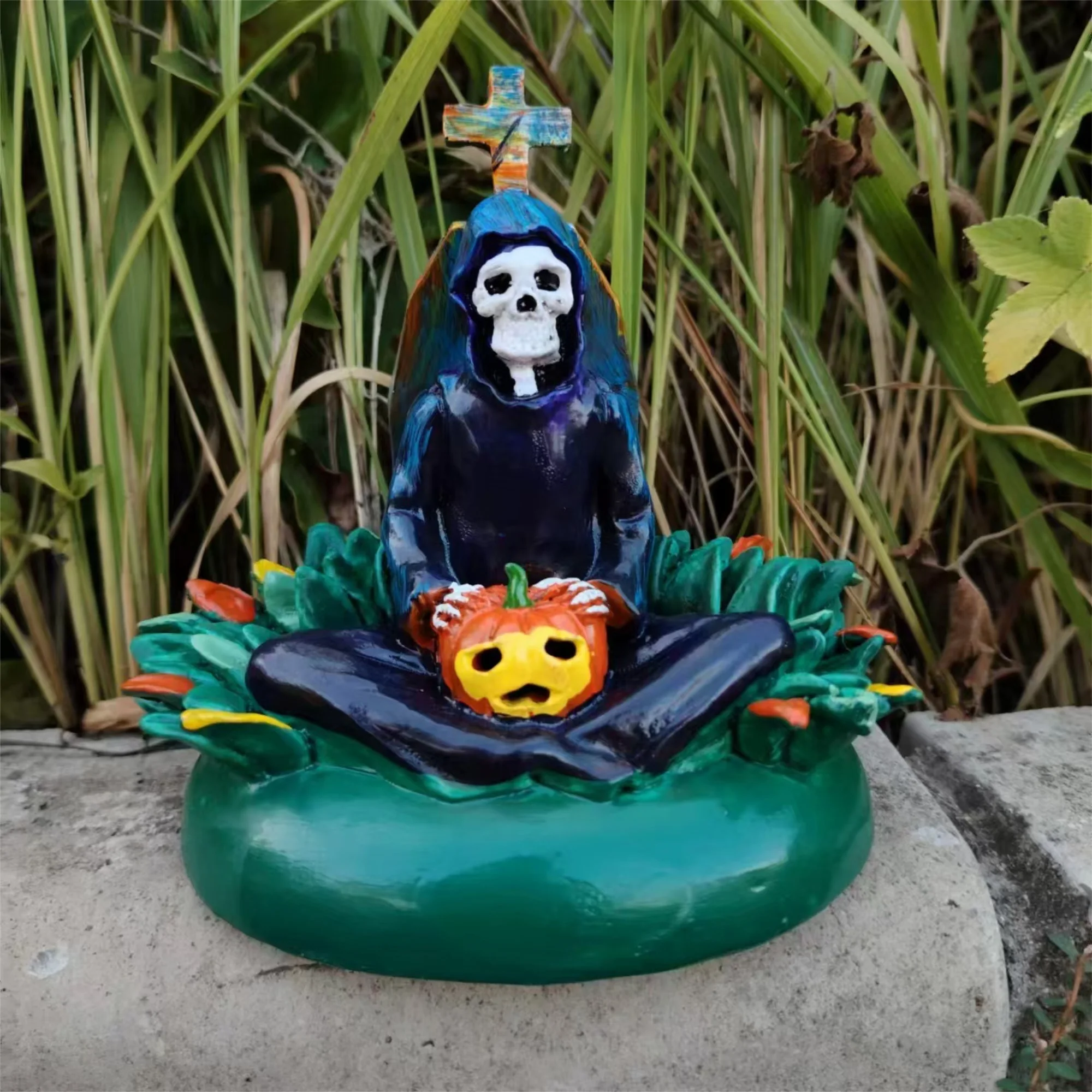 

Spooky Halloween Skeleton Reaper Figurine with Tombstone Resin Statue for Indoor and Outdoor Party Decoration