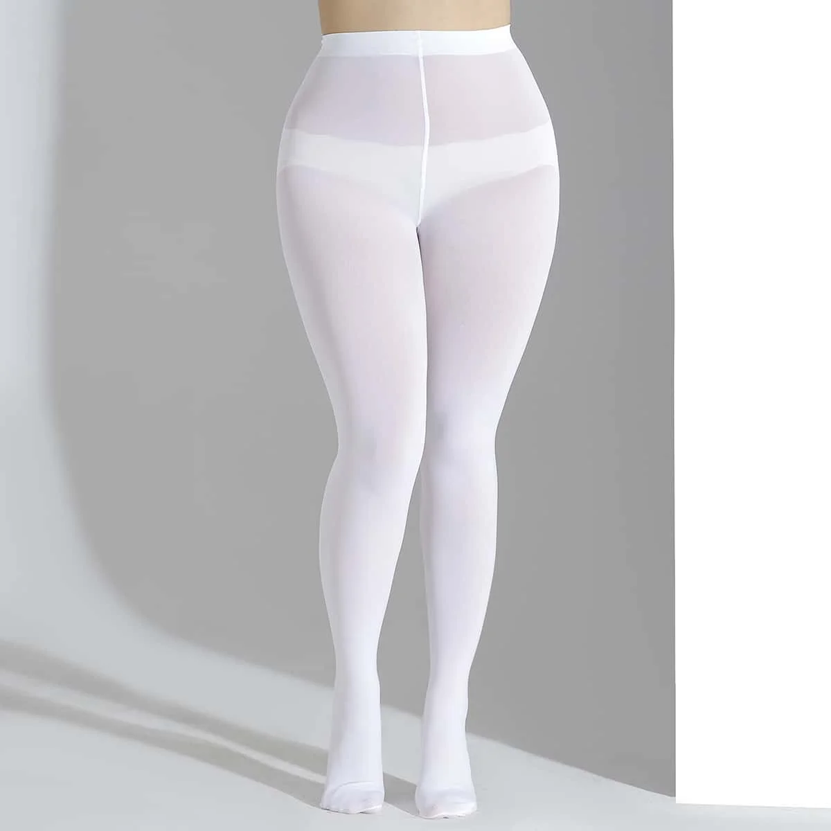 Eine modische, vielseitige, schlanke, übergroße, atmungsaktive, einfarbige Nylon-Strumpfhose in Übergröße. – Detail 3