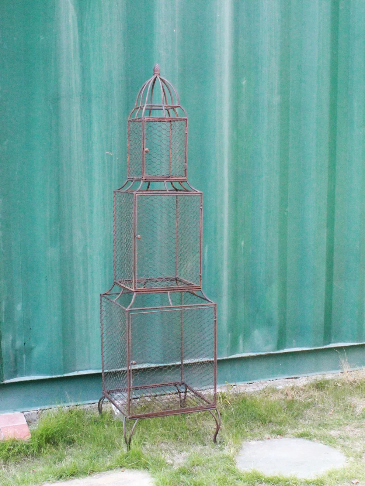 Do old wrought iron retro large landing birdcage, home window bar soft decoration.