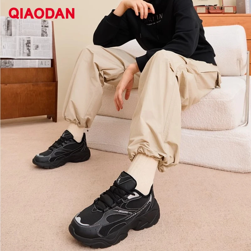 

QIAODAN Woman's 2025 Autumn Winter Walking Shoes Low-top Outdoors Warm Work Shoes Leather Splice Lace-up Sneakers QXL042244004B