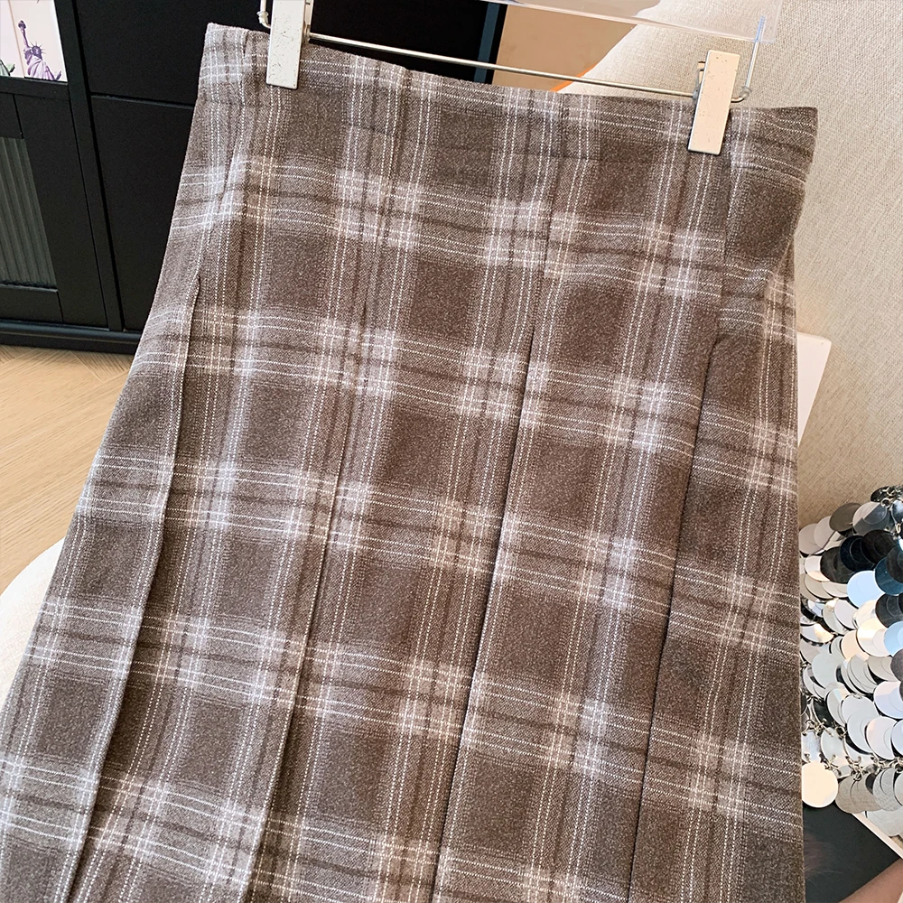 Plus-size women\'s fall casual commuting loose and comfortable skirt coffee color plaid elastic waist pleats lined long skirt