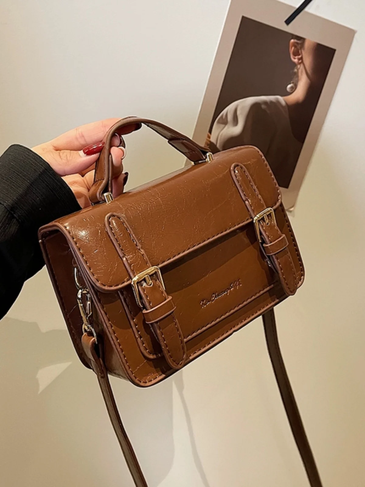 High-grade texture retro bag 2023 new women\'s bag popular Messenger bag fashion small square bag