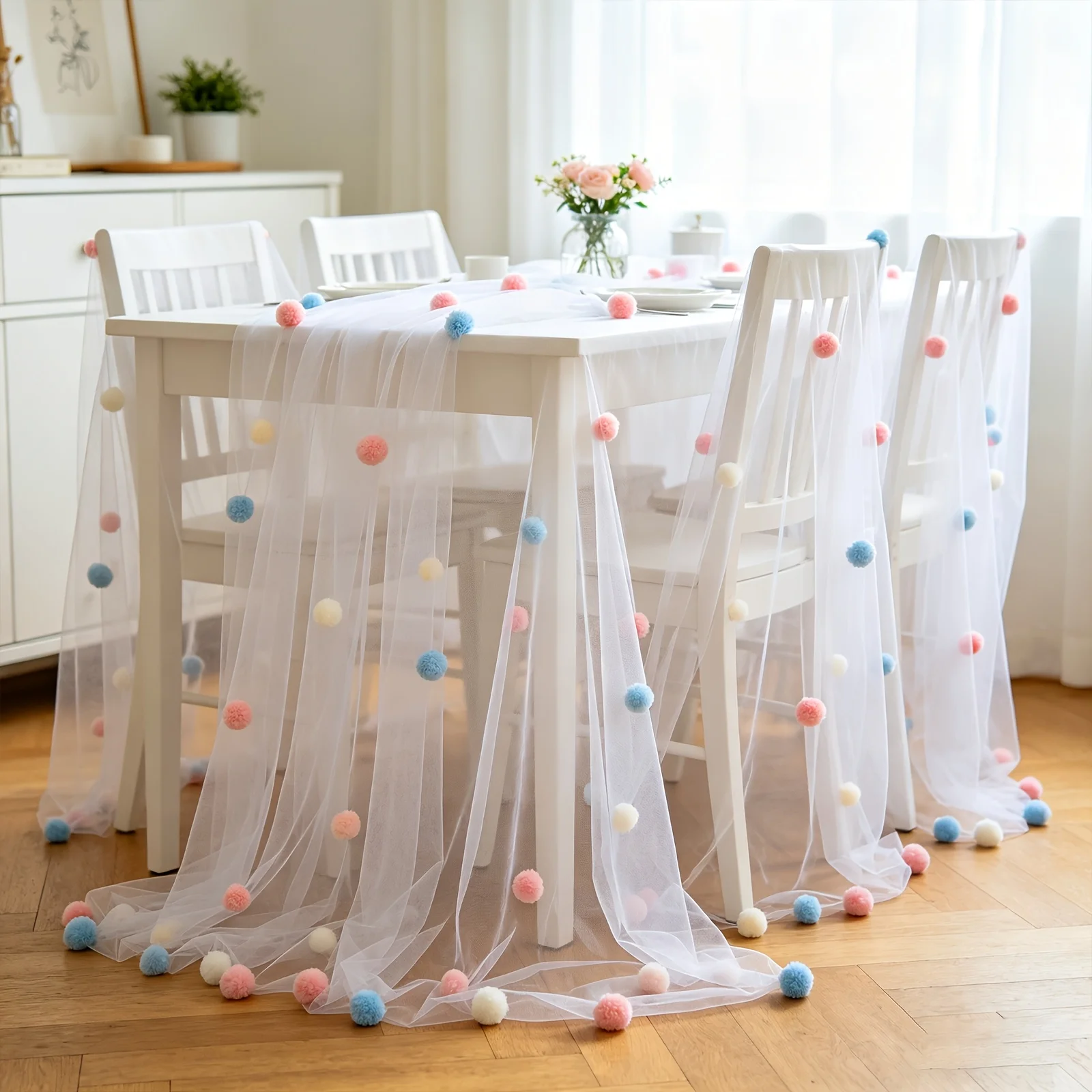 Niedliche Party-Tischdecke mit 3D-Samt-Pompons & Konfetti-Tüll-Läufer. Farbiges gepunktetes Netzgewebe. Regenbogen-Dekoration für Geburtstage ﻿ ﻿ – Detail 8
