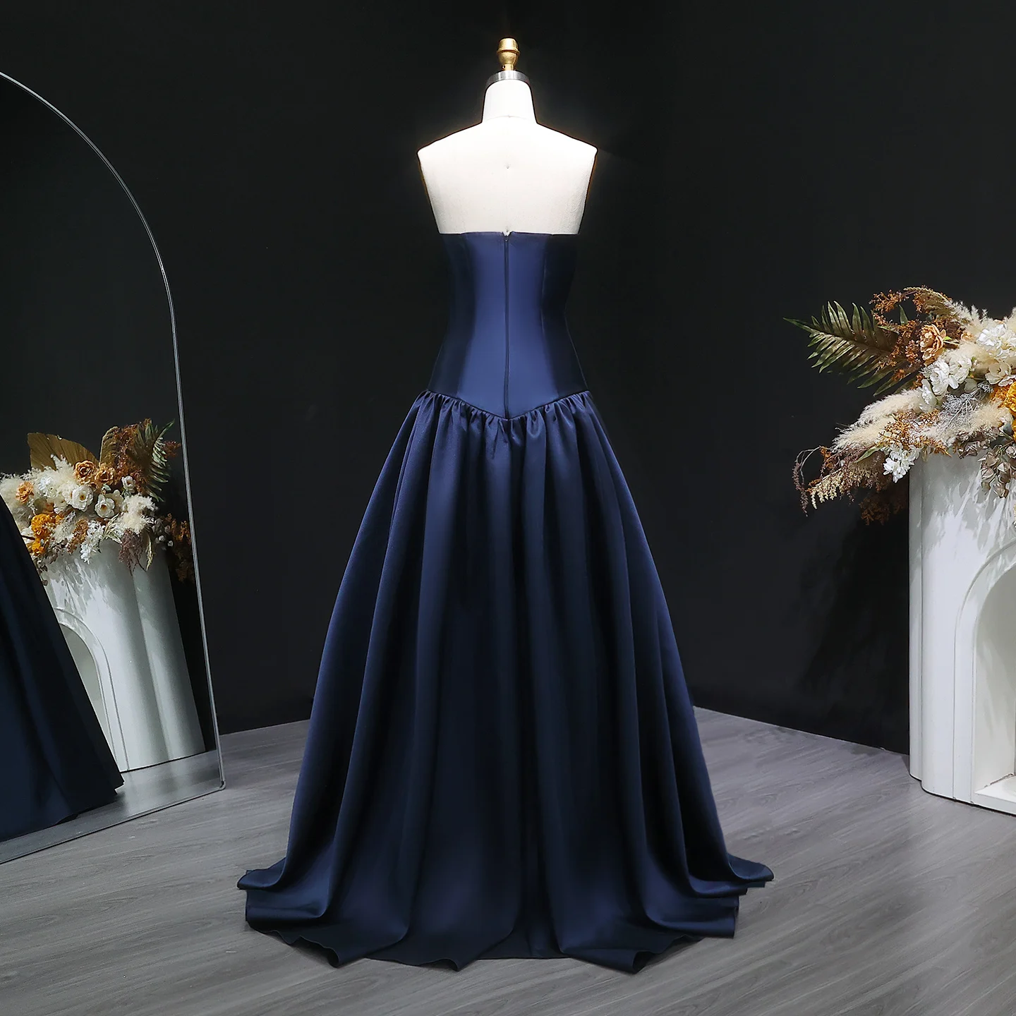 Sharon Said Marineblaues Satin-Abendkleid, trägerlos, tailliert, mit Korsett, geraffter Taille, voluminöses A-Linien-Formal-Partykleid SF480 Custo – Detail 13