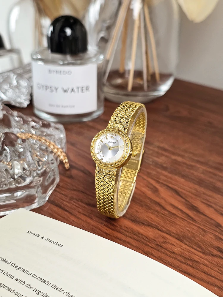 

Retro-Style Elegant Round Women'S Watch With Gold Steel Strap, Understated Luxury And Fashionable Quartz Movement For Work.