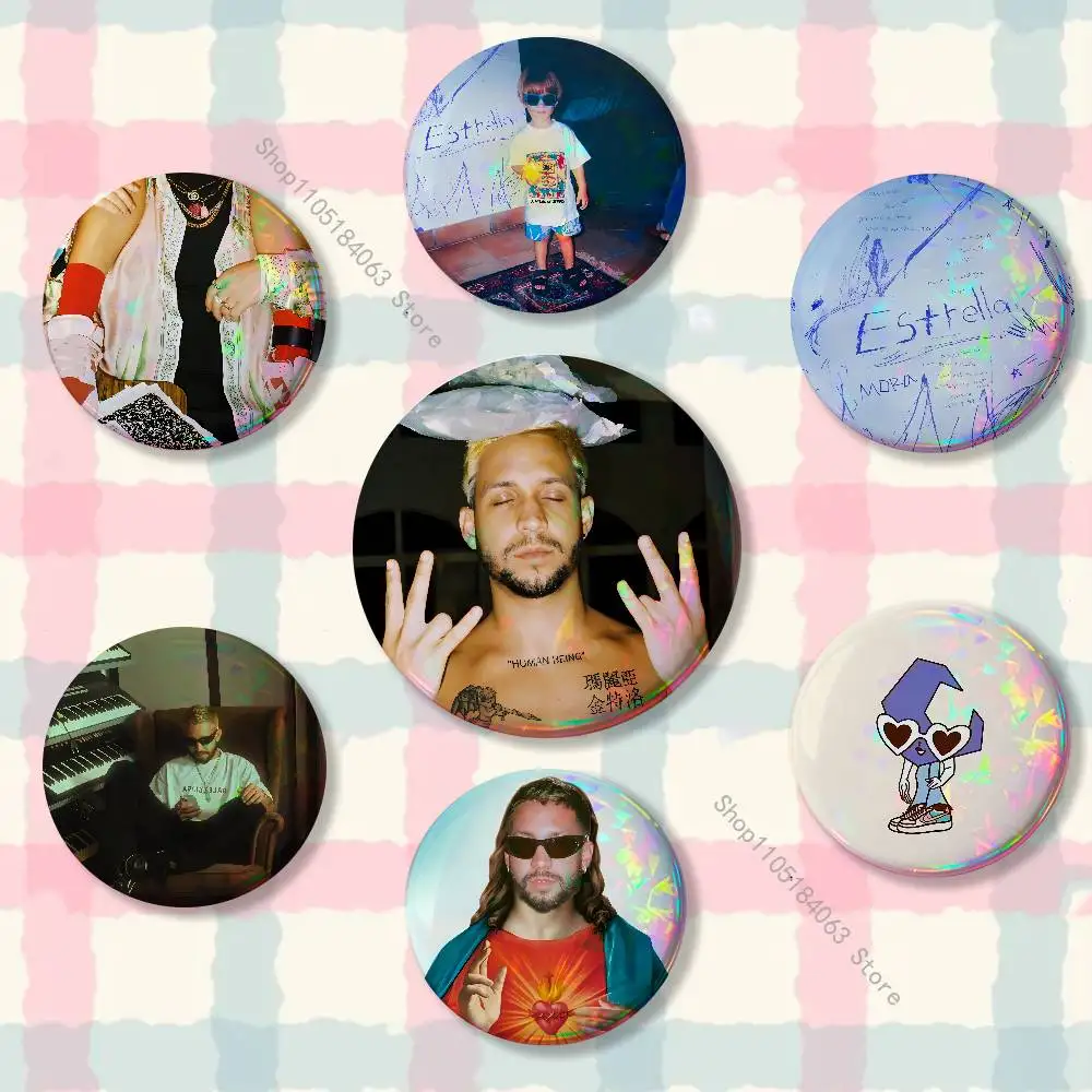 

Singer Mora Estrella Badge on Backpack Clothes decoration Tinplate Round Brooch Funny Custom Gifts for Friend