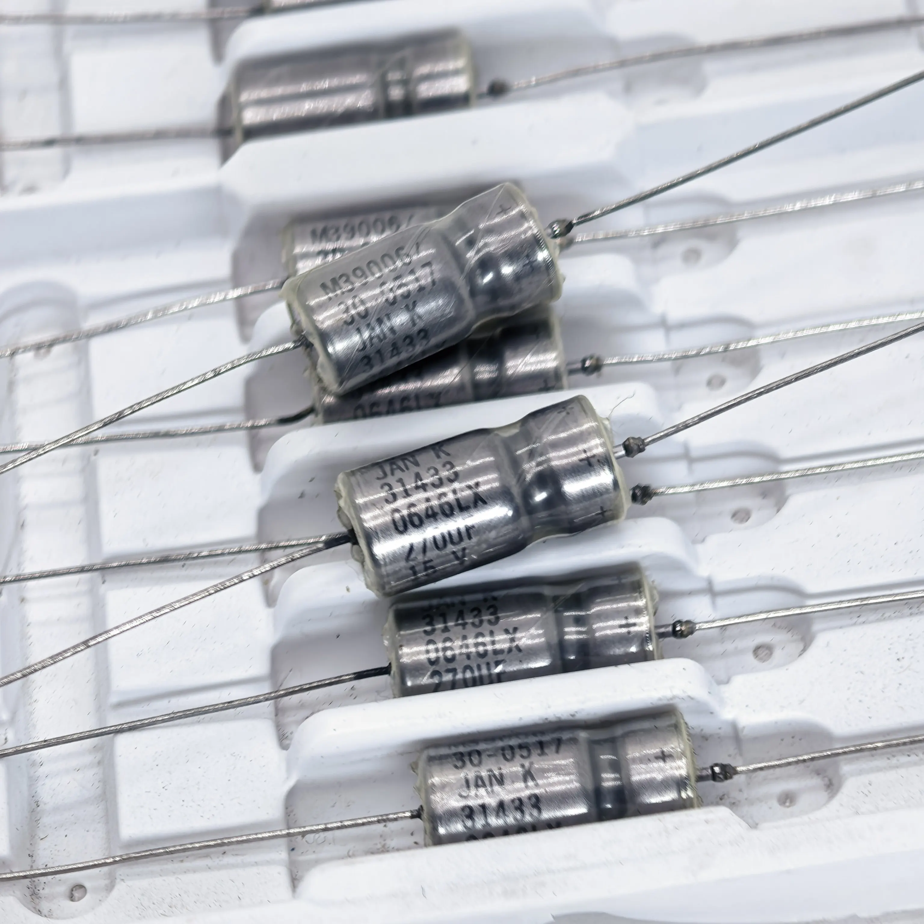 

U.S. Military Specification 270UF 15V M39006/30-0517 High-Temperature Audio Liquid Titanium Tantalum Electrolytic Capacitor