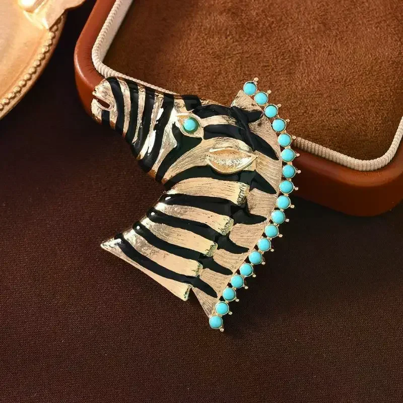 Vintage Metal Zebra Animal Brooches Middle Size Animals Lapel Pin Funny Jewelry Gift For Friends Unisex Overcoat Accessories