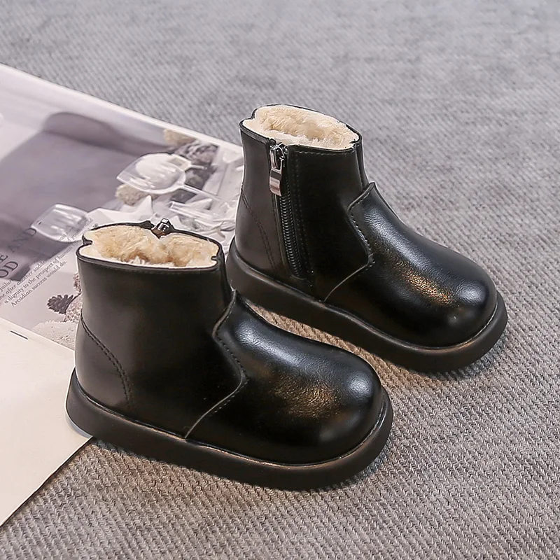 Winter 2025 New Children Fleece Lined Fashion Boots Simple Girls Ankle Boot Black Kids Short Leather Boots Side Zipper Soft Sole