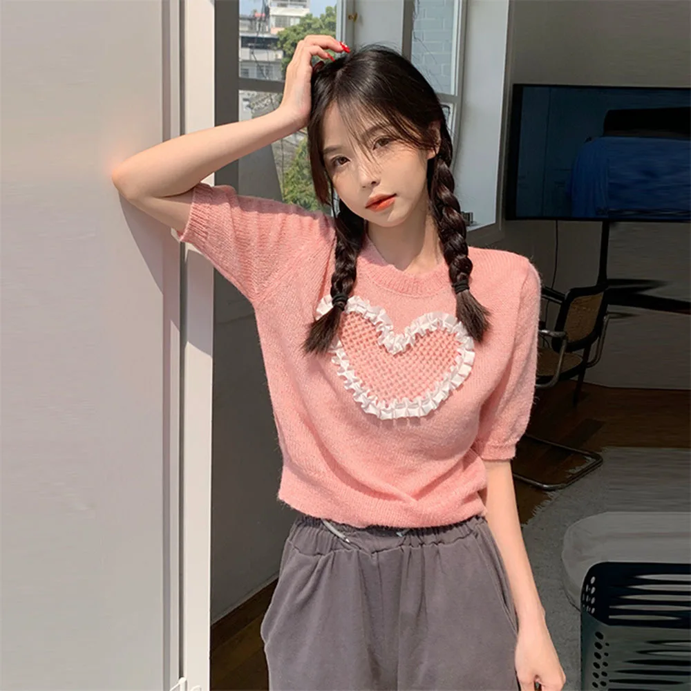 

Лето 2025 г., корейская версия, повседневный свитер для девочек, свободный свитер с круглым вырезом и короткими рукавами в форме сердца, сетчатый полый трикотаж, женские шикарные топы