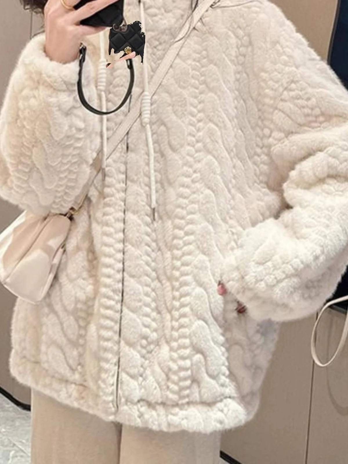

Winter Women's Coat Korean Sle Loose Stand Collar Thiened Faux Fur Retro Twisted Fluffy High-End Feelings Coat