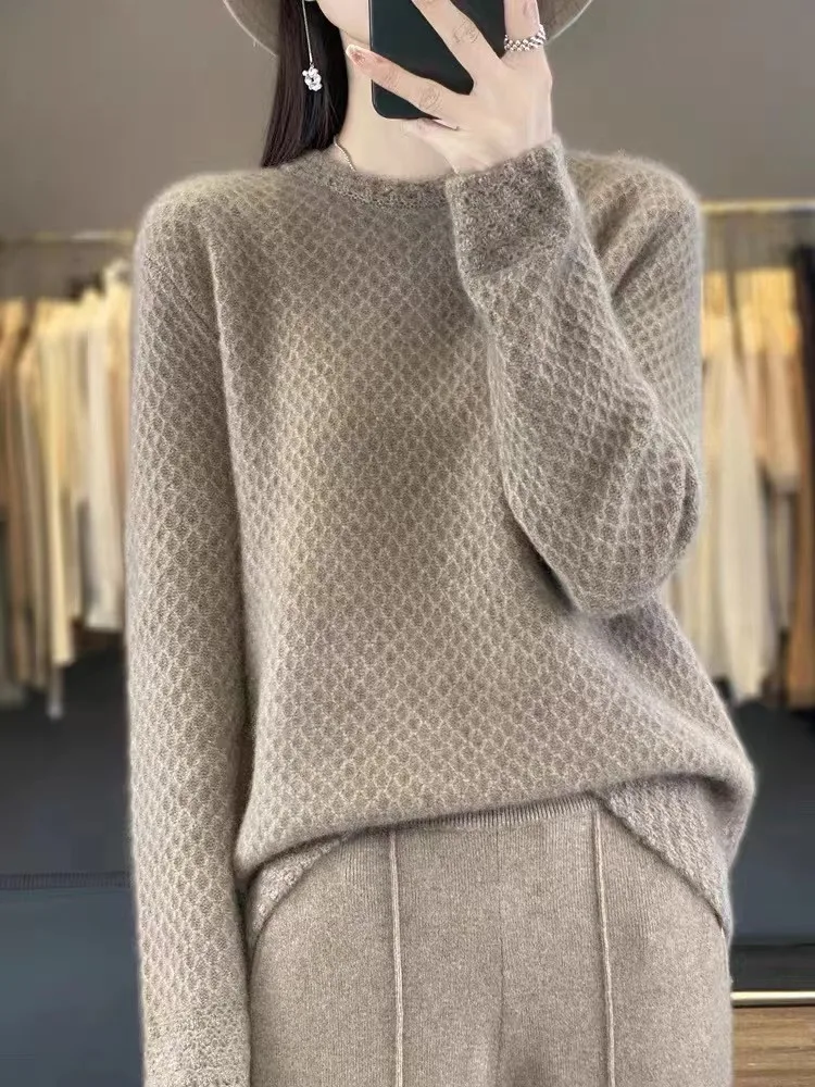 Women's sweater for autumn and winter, thickened, new style, versatile, fashionable with a high-class feeling and extremely good