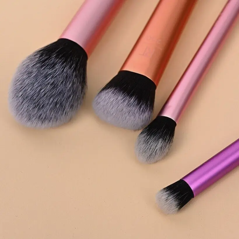 أساسيات اليوم، فرش المكياج وإسفنجة خلاط المكياج، لكريم الأساس وظلال العيون وبودرة، مجموعة مكونة من 6 قطع.