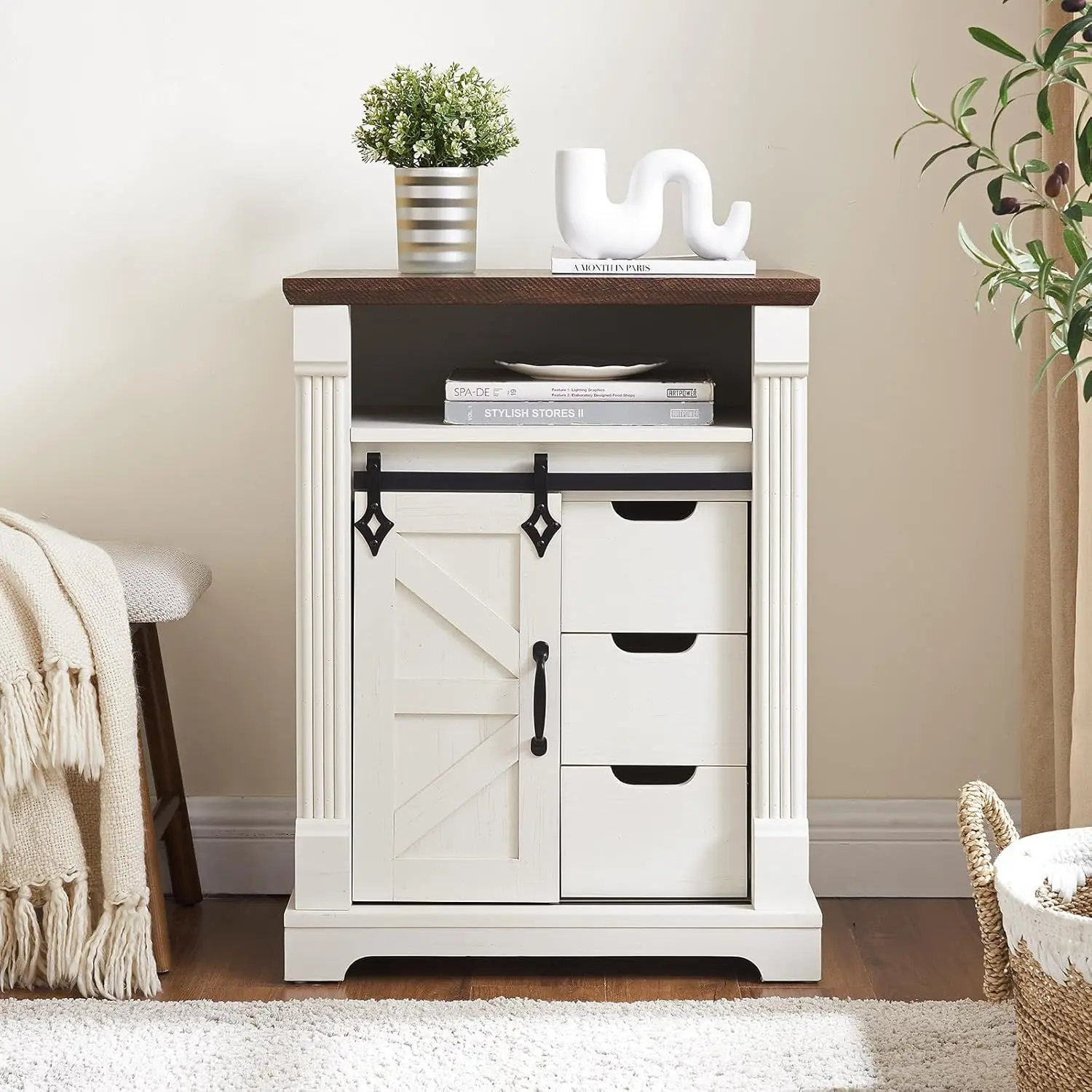 خزانة حمام المزرعة مع باب الحظيرة المنزلق، وخزانة تخزين ريفية مع درج - أبيض عتيق