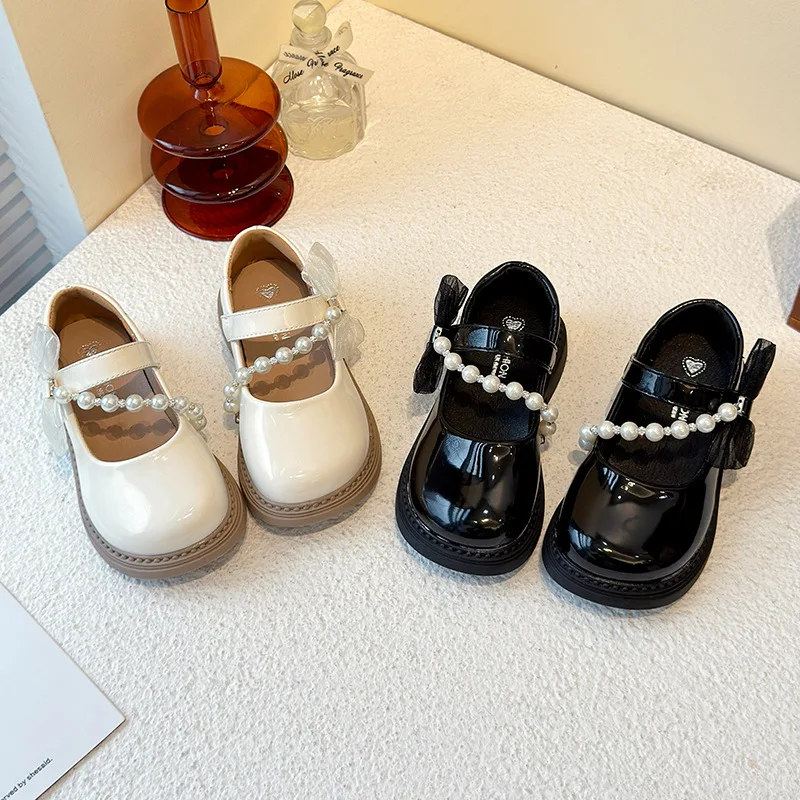 

Новые весенне-осенние туфли из искусственной кожи для девочек, нескользящие туфли принцессы на мягкой подошве с квадратным носком, школьные лоферы, размер 26-36