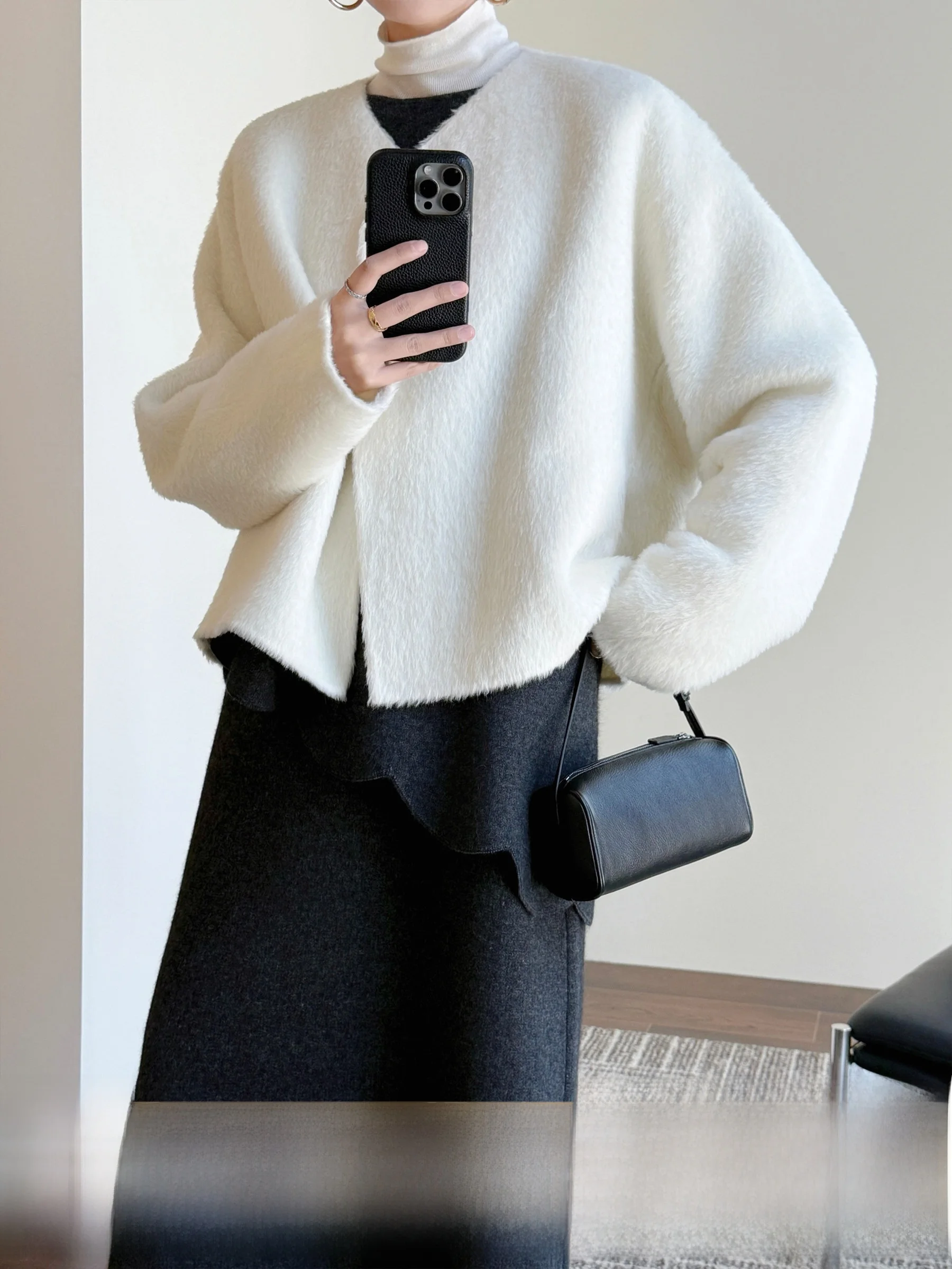 

Теплый и мягкий кардиган Tasyavan Gentle Luxury из верблюжьей шерсти ручной работы с V-образным вырезом, выполненный в форме буквы "C"