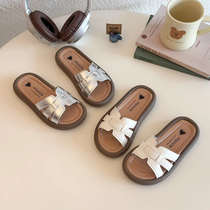 

2026 Summer New Style Children's Slippers Soft Bottom Anti-Slip Parent-Child Outdoor Sandals Versatile Girls Open Toe Shoes