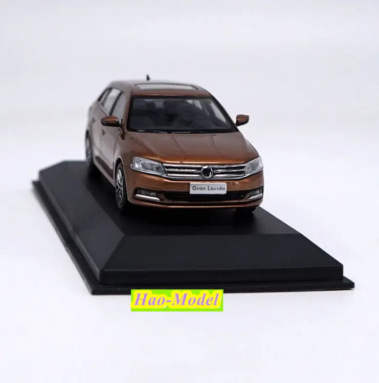 Juguetes de aleación de Metal fundido a presión para niños, regalos de cumpleaños para niños, exhibición de Hobby, adornos de colección, Shanghai, Volkswagen, Gran Lavida, 1:43