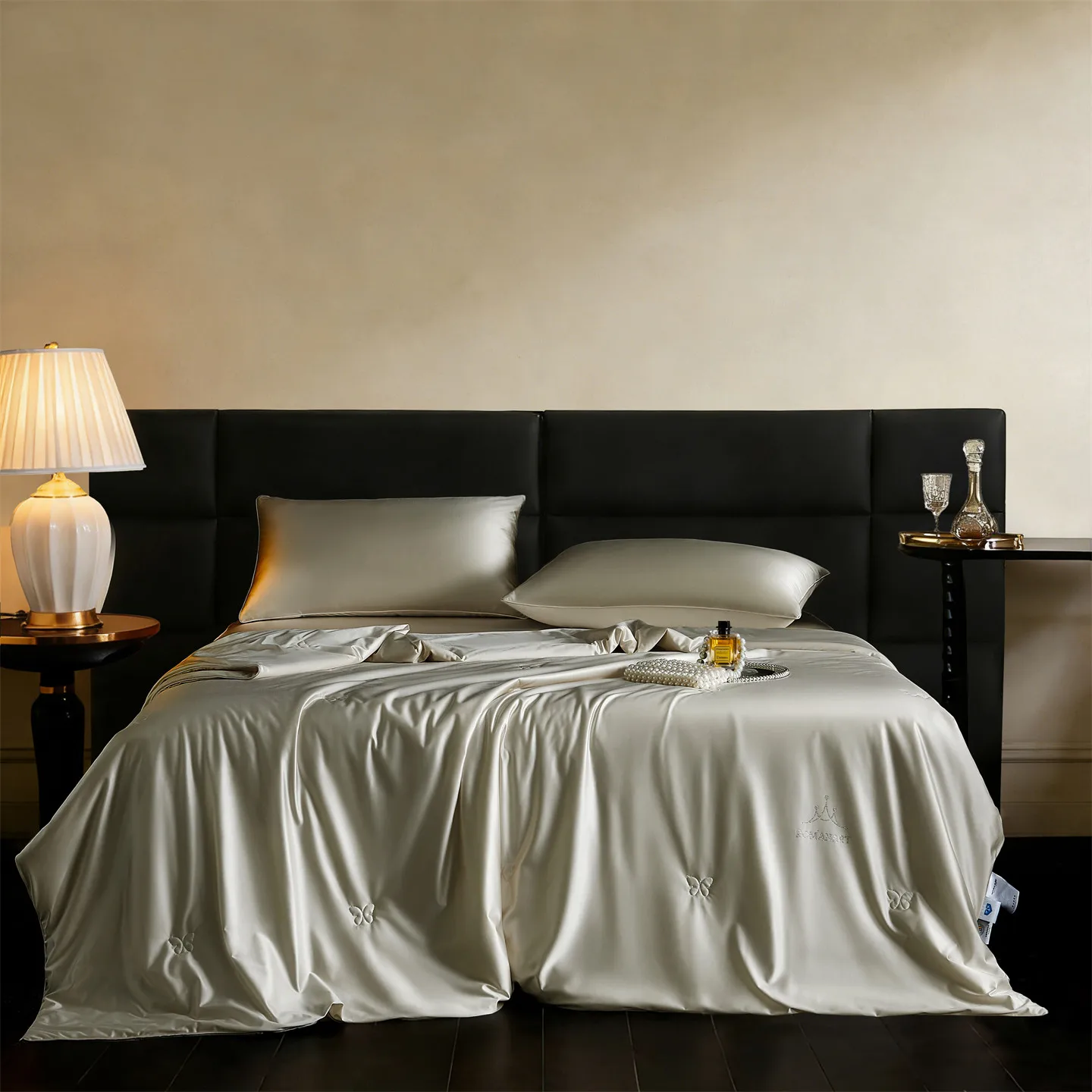 Grade A Mulberry Silk Blanket, 100% Pure Silk Filling and Shell Throw Blankets, Lightweight Soft Silk Comforter/Duvet/Quilt