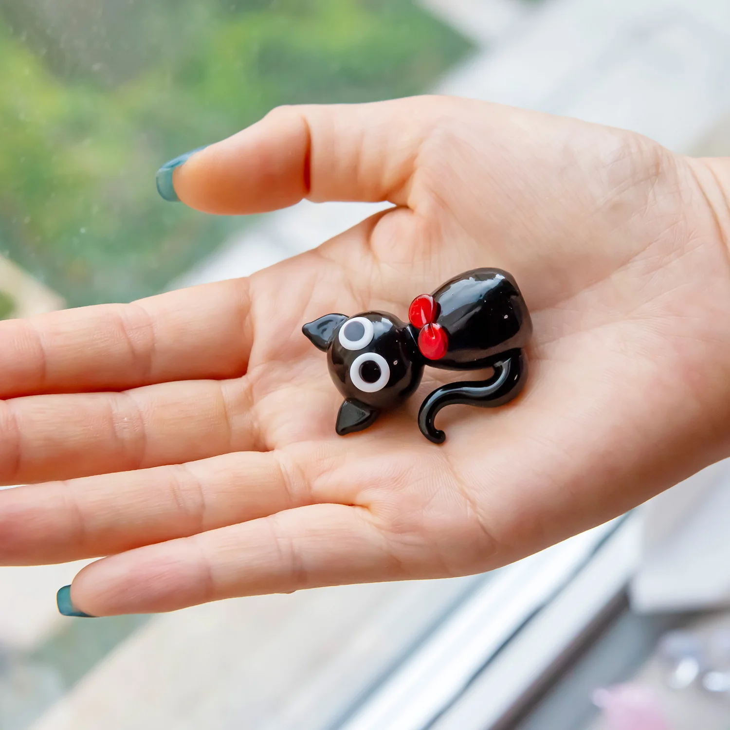 KANGMING Handmade Blown Glass Mini Black Cat Statue, Perfect Desk Ornament or Gift for Cat Lovers