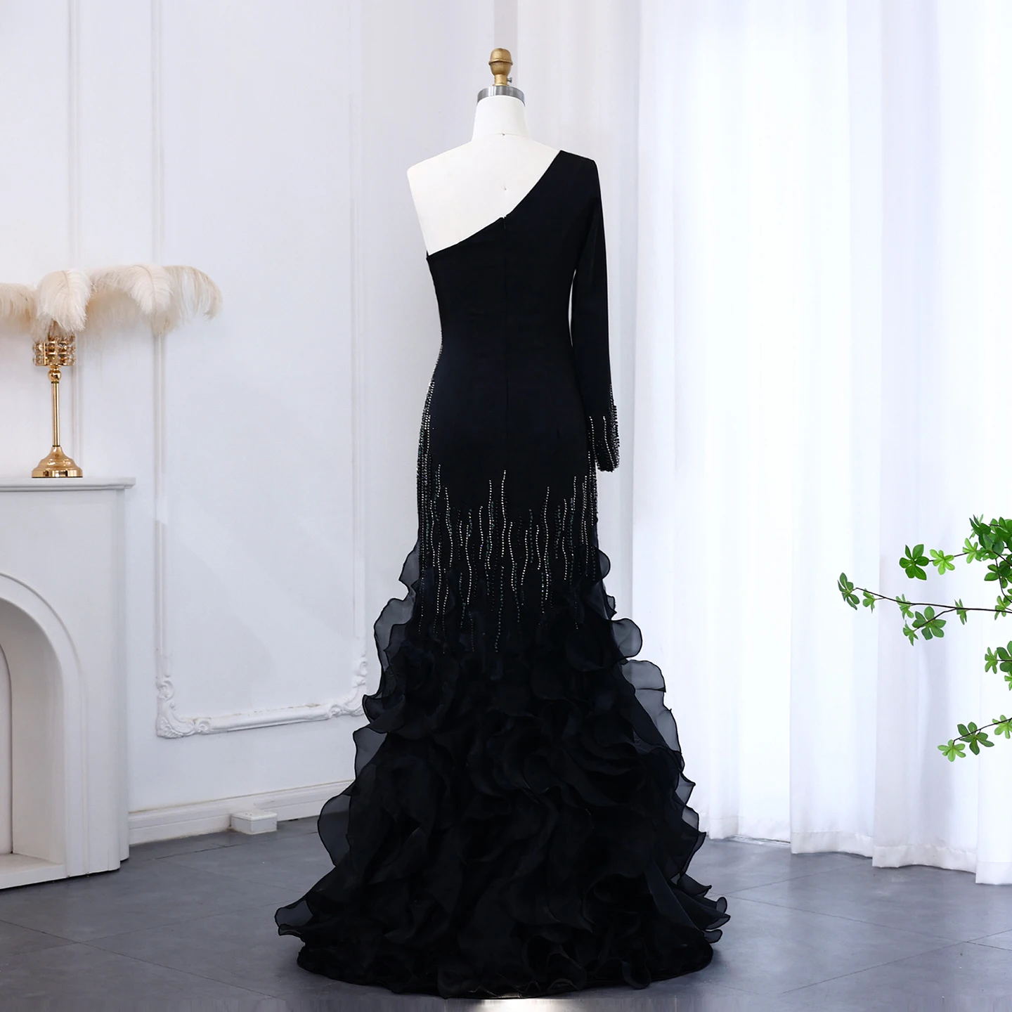 ชารอนกล่าวว่าสีดำดูไบชุดราตรีนางเงือกแขนยาวไหล่เดียวระบายชั้นอาหรับงานแต่งงานชุด SS596 ที่กำหนดเอง