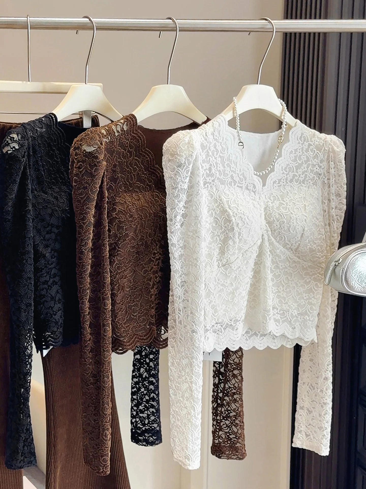 Elegant White Lace Base Shirt For Women New Spring Autumn V-neck Sheer Casual Fleece-lined Thickened Blouse Beige Black Cooffe