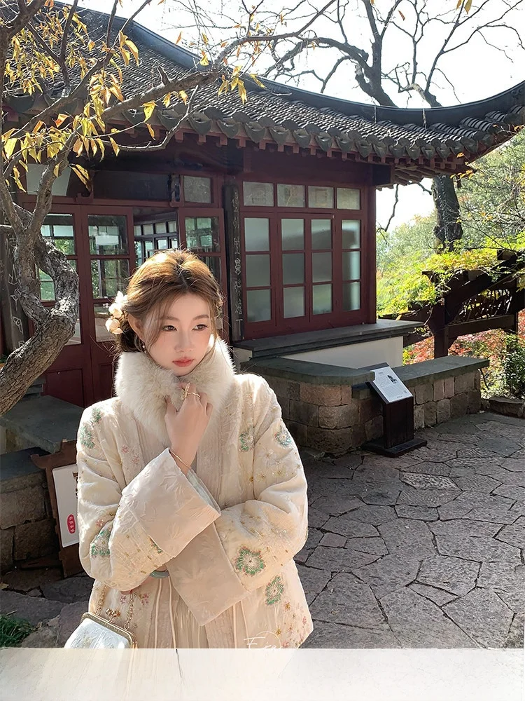 

Новая китайская женская зимняя куртка с тяжелой вышивкой, теплая, модная, свободного кроя, экологичная, с наполнителем из белого утиного пуха