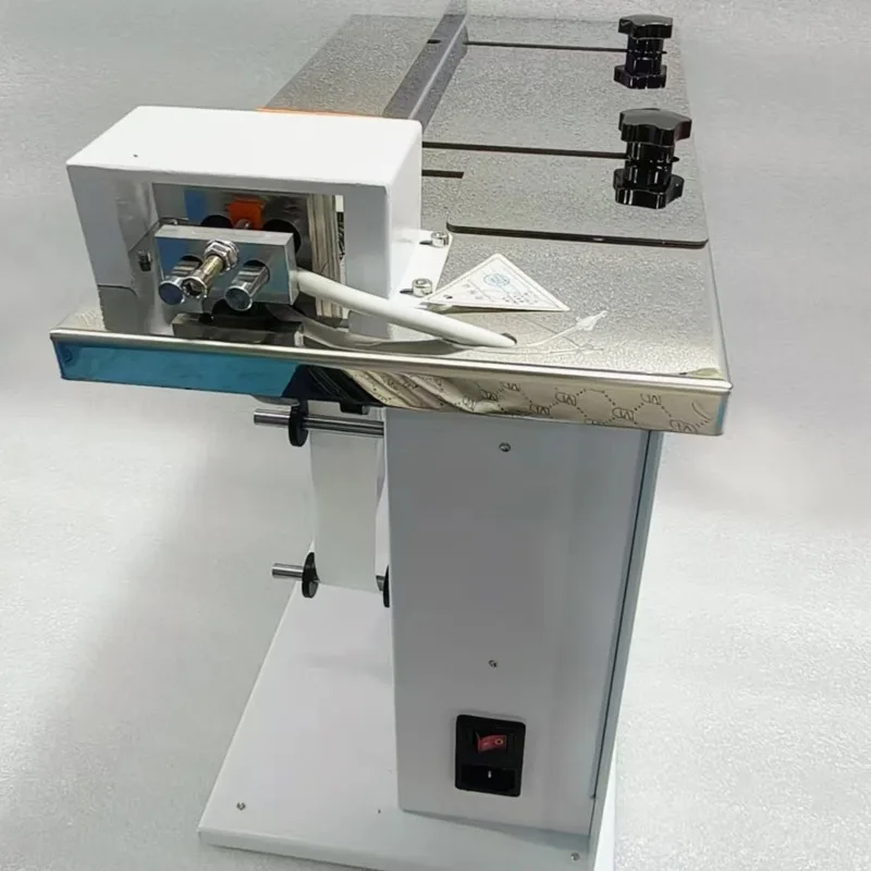 Multi-functional Corner Labeling Machine Dedicated To 90 Degree Corner Labeling for Electronic Products, Toys, Gifts Angle Label