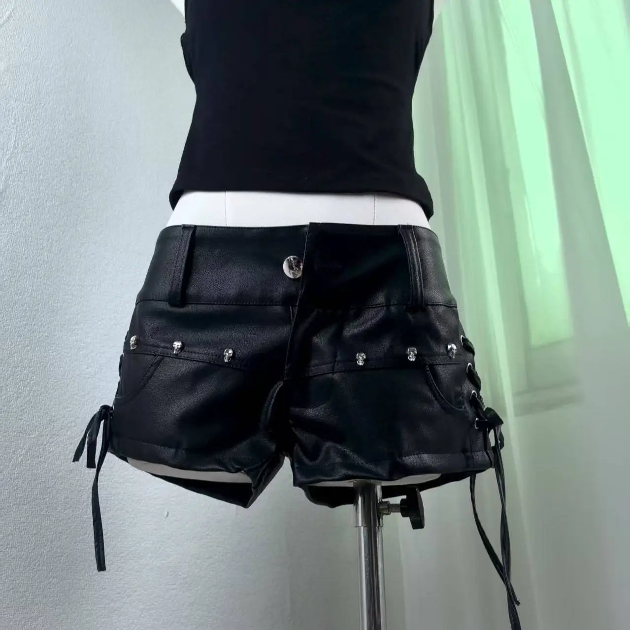 Retro Tight Low Waist Black PU Leather Shorts Women's Autumn and Winter Straps Design Sense Slim Hot Pants