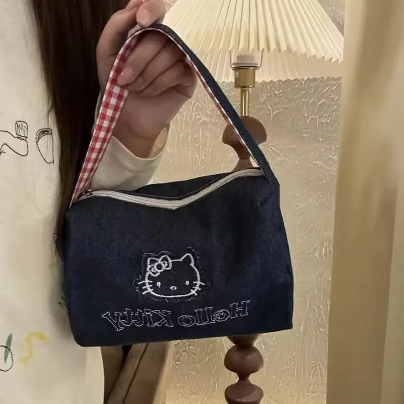 Косметички Hello Kitty Sanrio, сумки в стиле аниме, сумка-тоут с мультяшной вышивкой, большой вместительный клатч, органайзер для путешествий, сумка, подарки