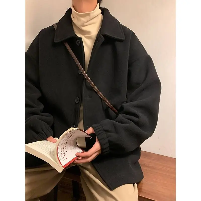 

Мужское пальто из смесовой шерсти: повседневное, непринужденное, простое, однотонное, скромное, неброское, без излишеств, красивое.