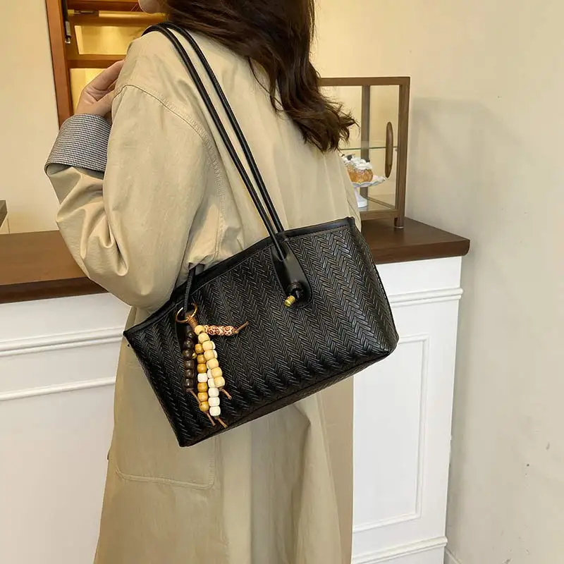 Bolso de mano tejido para mujer, bolso grande tejido, bandolera de cuero suave, bolso de trabajo, comprador, bolso de mano de viaje de playa de verano con colgante
