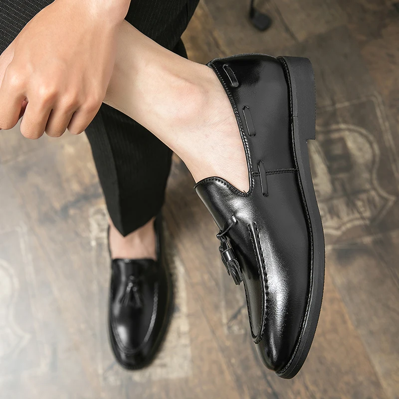 Classic Men Casual Loafers Driving Shoes Moccasin 2025 Fashion Male Comfortable Summer Leather Shoes Men Lazy Tassel Dress Shoes