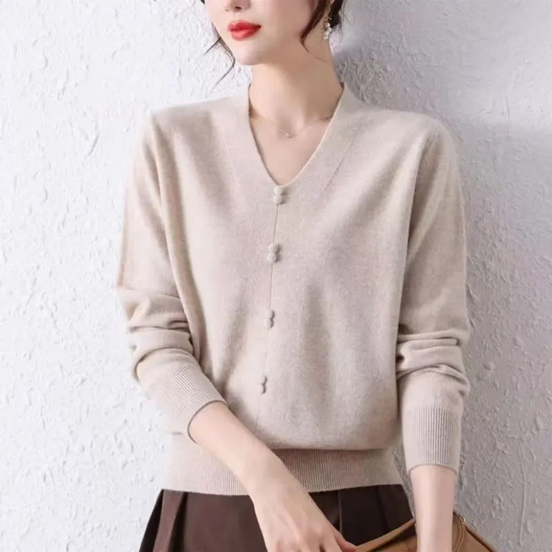 Sweater rajut warna polos dasar wanita, pakaian kasual leher V berkancing musim gugur musim dingin longgar gaya Korea lengan panjang jumper