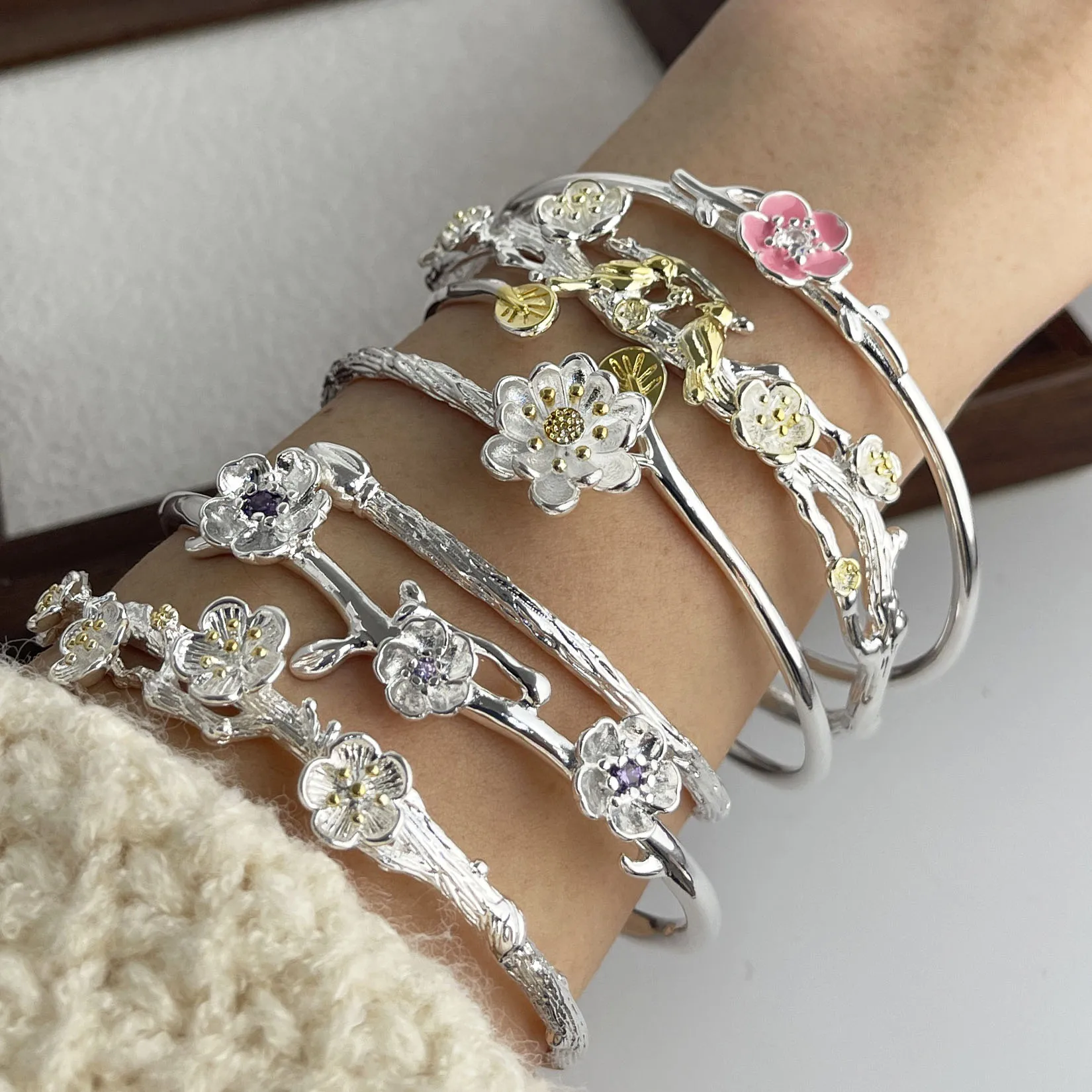 

Браслет из 100% цельного серебра 925 пробы для женщин, ручной работы, с цветком и широкой цепочкой в форме сердца, простой, подарок на день рождения, для вечеринки