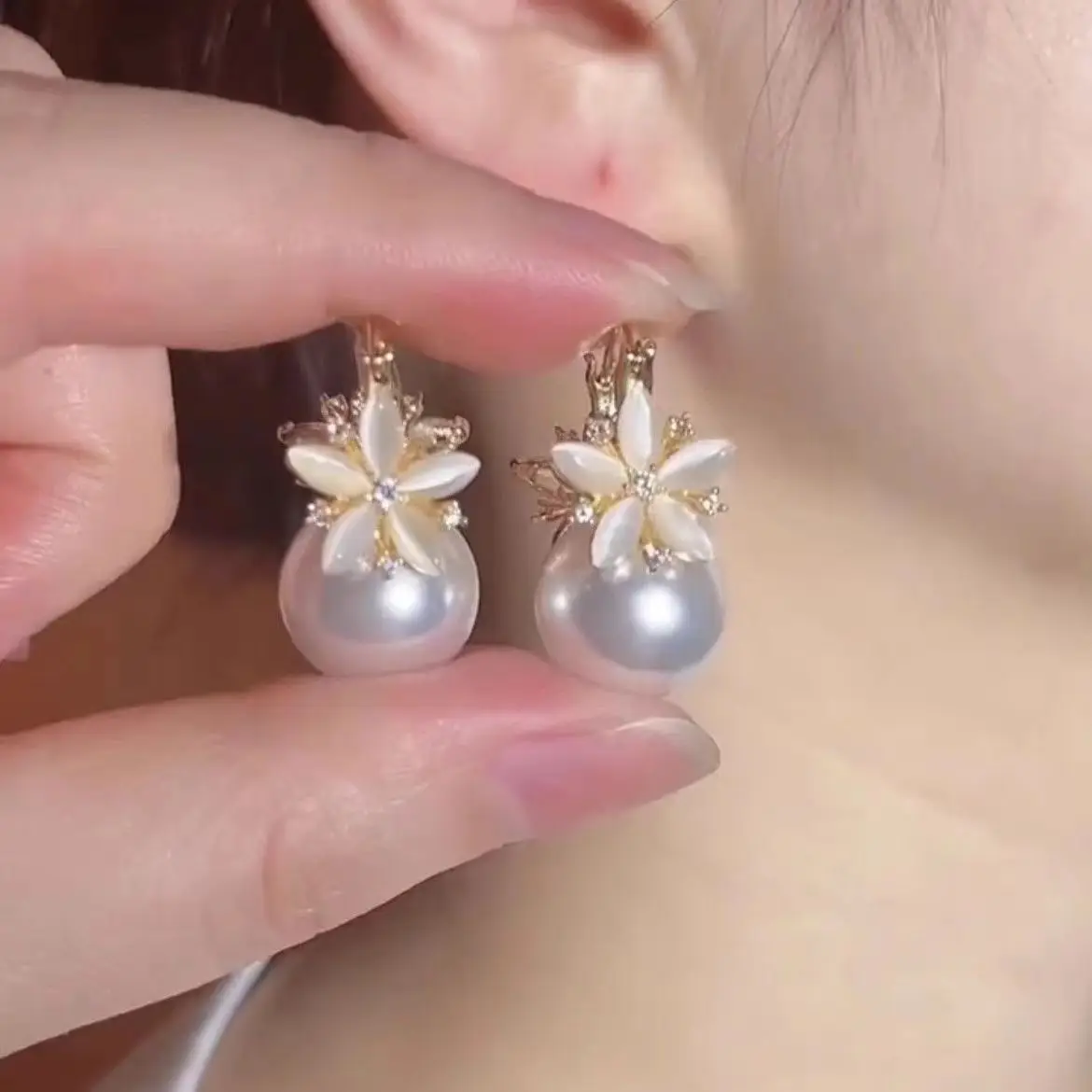 Luxury Crystal Flower Pendant Earrings for Women Temperament Pearl Dangle Earring Girls Party Wedding Jewelry Accessories Gift