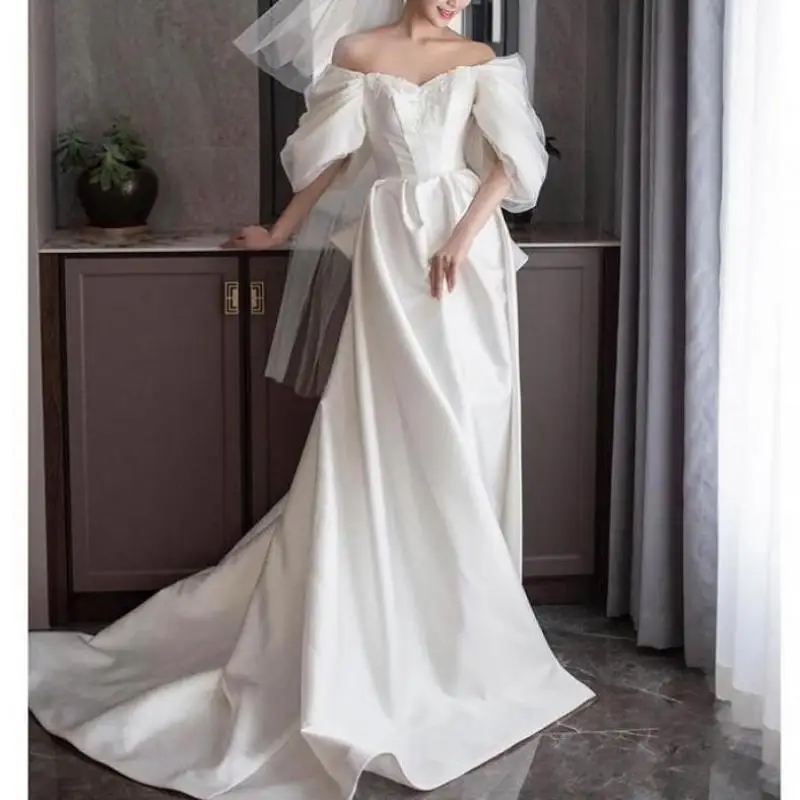 

Newest Wedding Dress Classic Boat Neck Bridal Dresses With Small Train Elegant Long A Line Satin Sukienka Na Wesele Customized