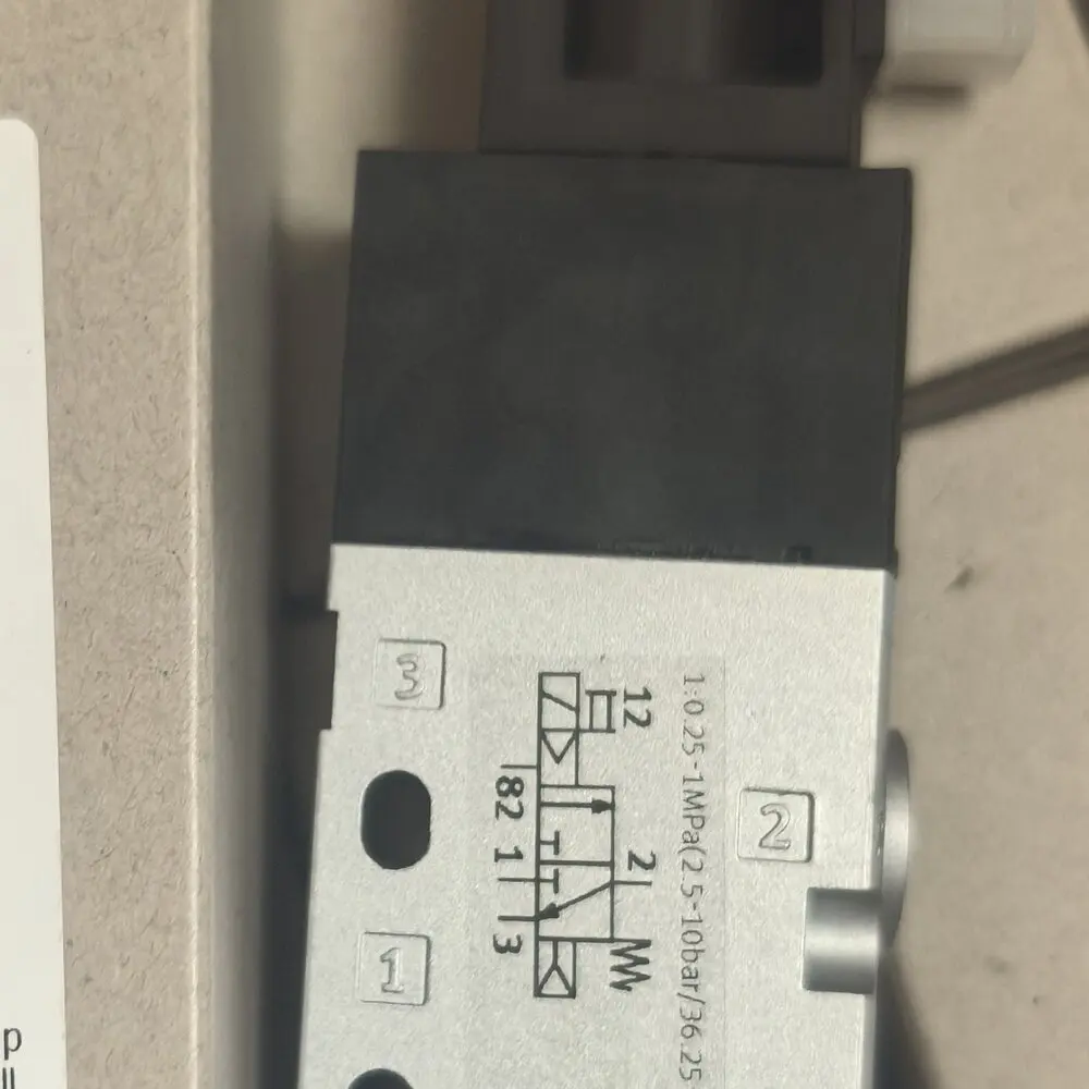 Brand New Original Solenoid Valve Vuvs-L20-M52-Mzd-G18-F7 575679