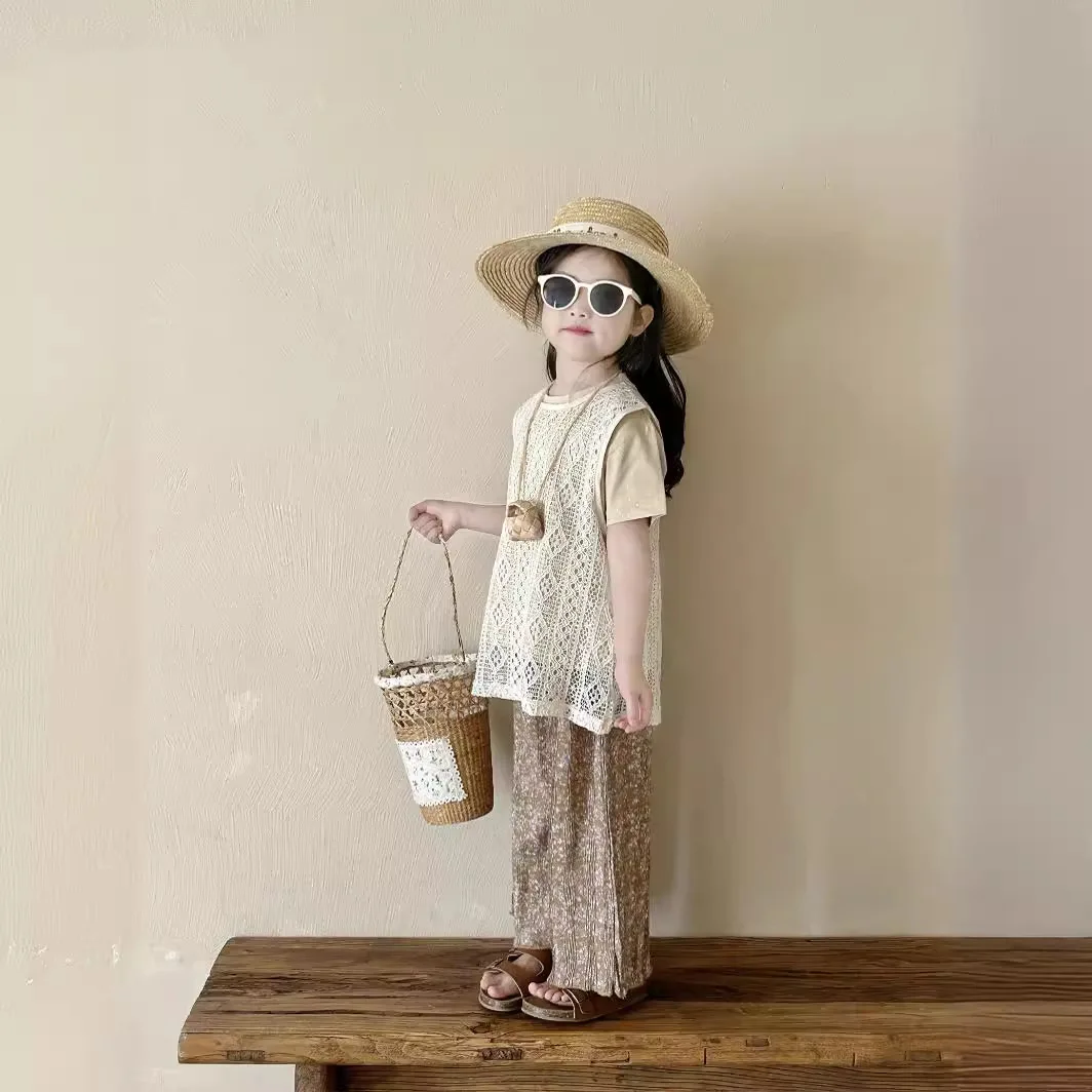 ชุดสูทเด็กหญิง 2024 สไตล์เกาหลีฤดูร้อนใหม่ดอกไม้ SMOCK สามชิ้นชุด Hollow OUT Design หลวมแฟชั่นฤดูร้อนชุดเด็ก