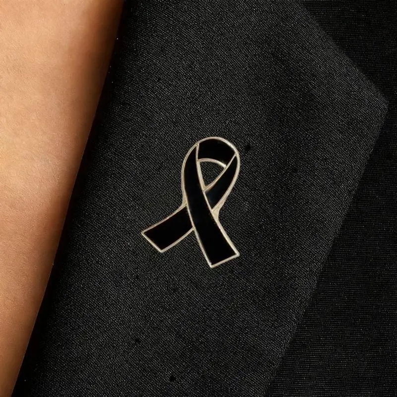 1/5/10Pcs Black White Ribbon Brooch Funerals Memorial Pin For Woman Men Metal Ribbon Mourning Badge Suit Dress Shirt Accessories