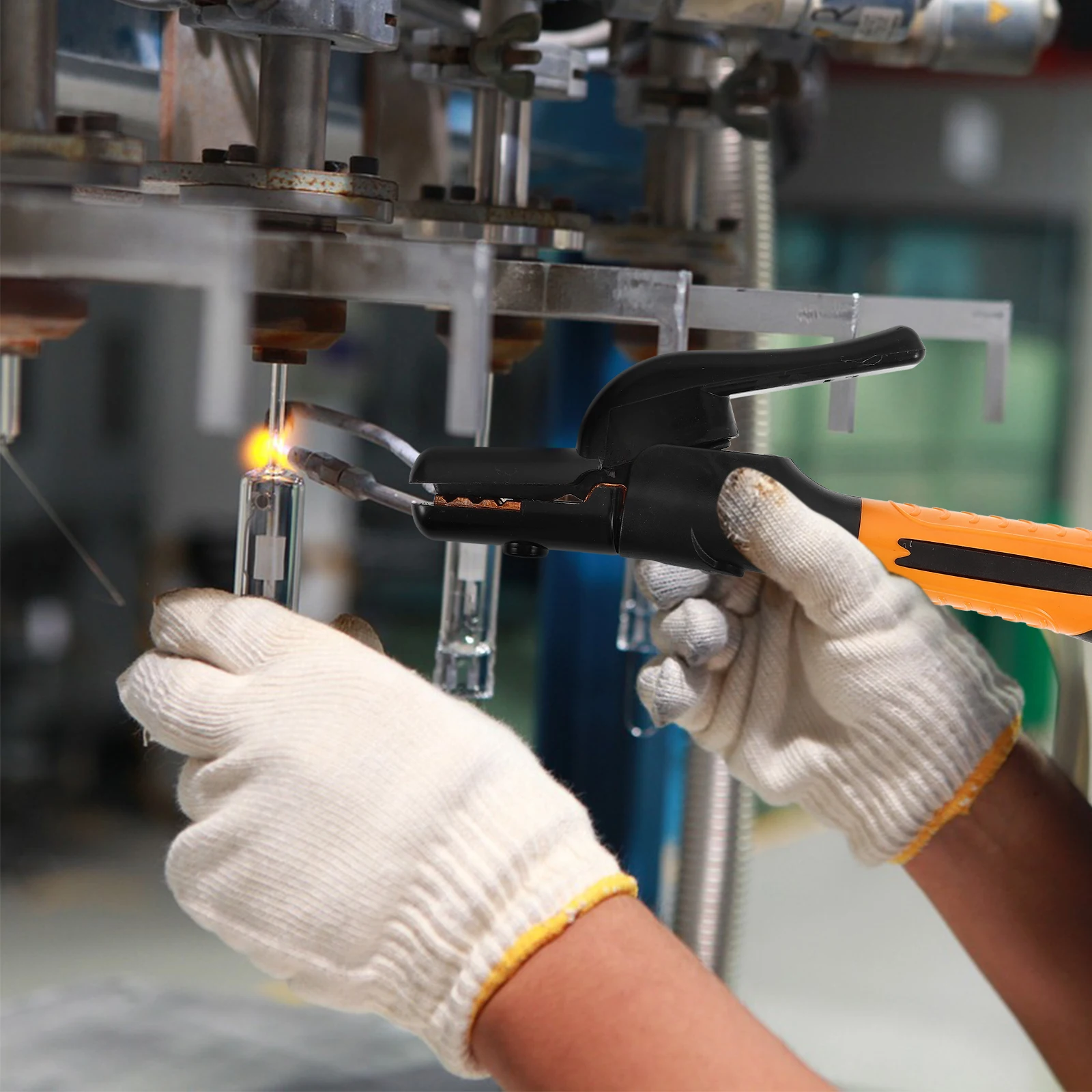 Wytrzymały uchwyt spawalniczy Solidna konstrukcja z miedzi Niezawodna wydajność do różnych zadań spawalniczych Uchwyt narzędziowy