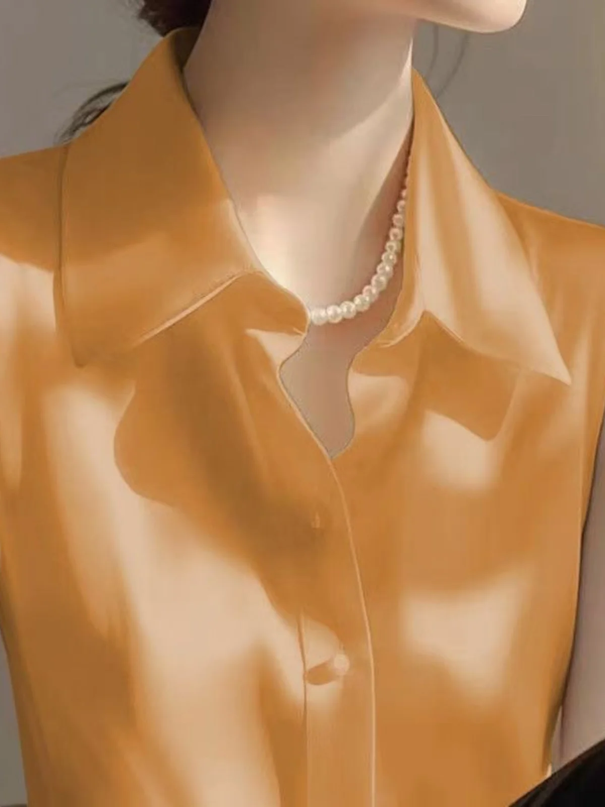 

Новая летняя женская блузка без рукавов с воротником, повседневная, однотонная, из мягкого шелка, универсальная, в стиле кэжуал, для офиса