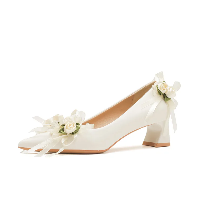 

Bloomsteps [овчина] женские туфли на высоком каблуке на толстом каблуке, новинка 2025, туфли на одинарном каблуке с острым носком, свадебные туфли с белым цветком