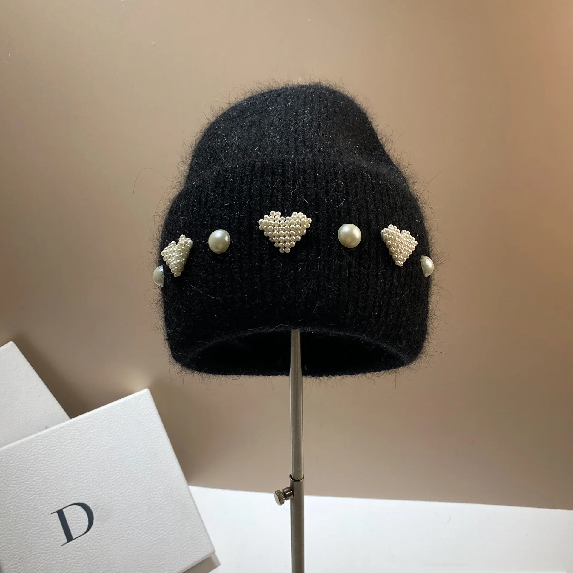 Designer Brand Love Heart Pearls Rabbit Fur Knitted Hat Women Winter Warm Hats Fashion Lady Ear Protection Beanie Wool Skullies